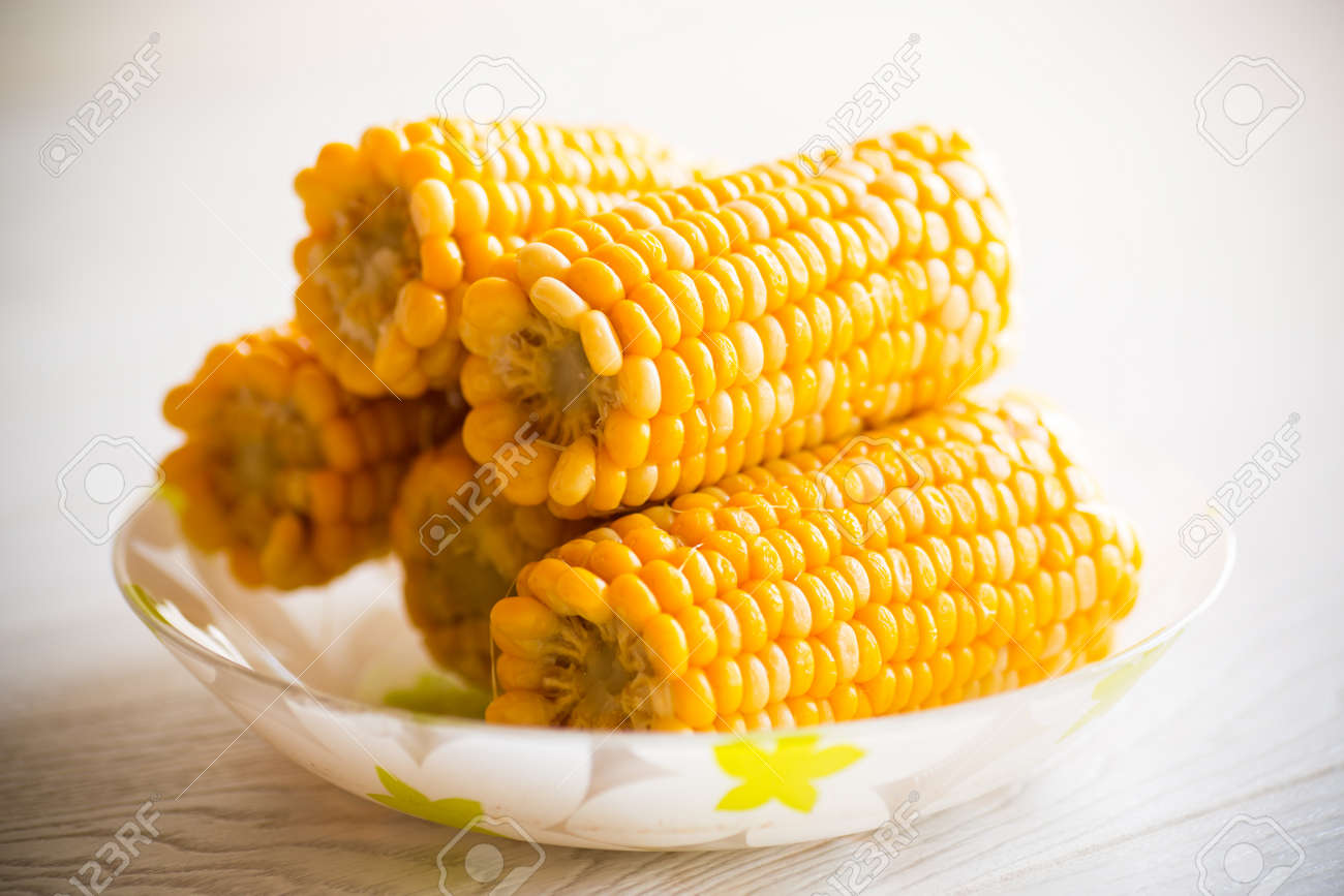 176347856-a-few-heads-of-boiled-corn-on-a-plate-on-the-table